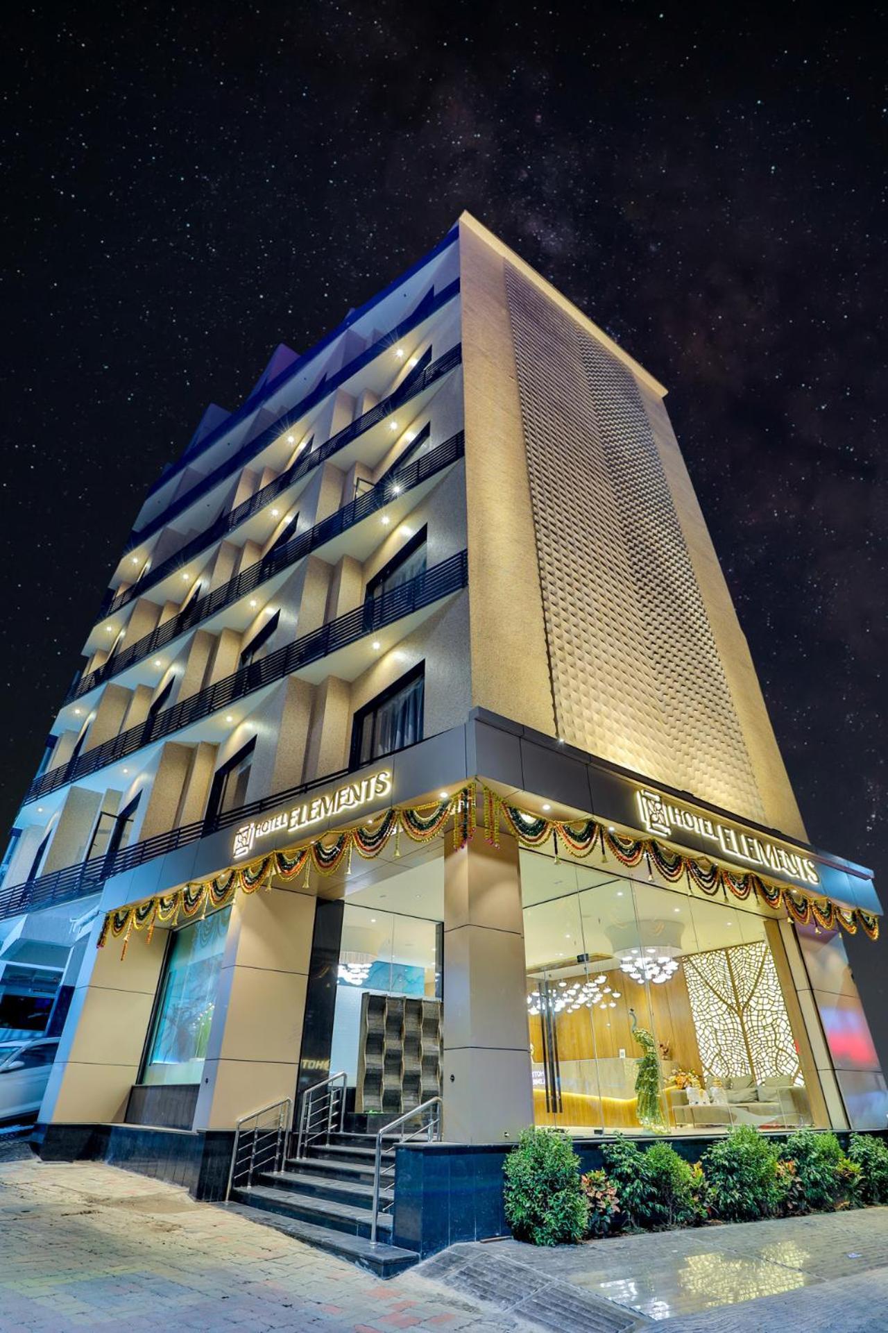 Hotel Elements Súrat Exteriér fotografie